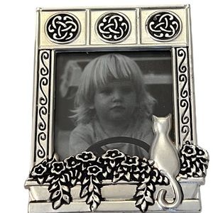🔥HP🔥NWT NIB cat on windowsill silver picture frame. #catlovers this is for you